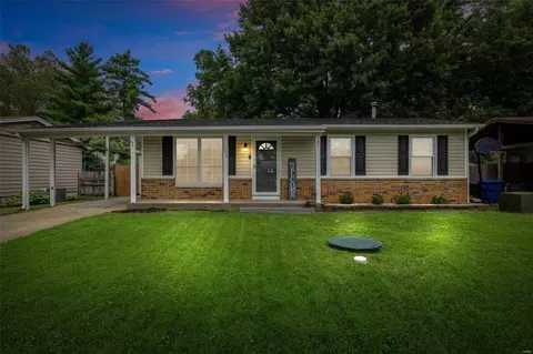 1093 Deleon Ct, Fenton, MO 63026