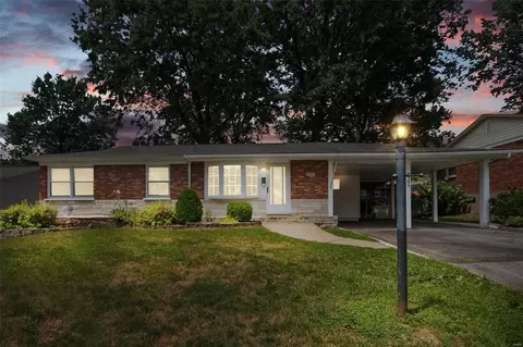 9305 Forman Rd, Saint Louis, MO 63123
