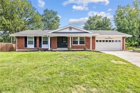 4800 Marchwood Dr, Saint Louis, MO 63128