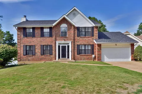 6957 Broken Oak Dr, Saint Louis, MO 63129