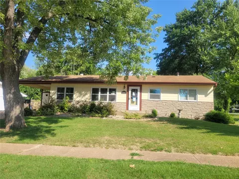 6702 Lightwood Dr, Hazelwood, MO 63042