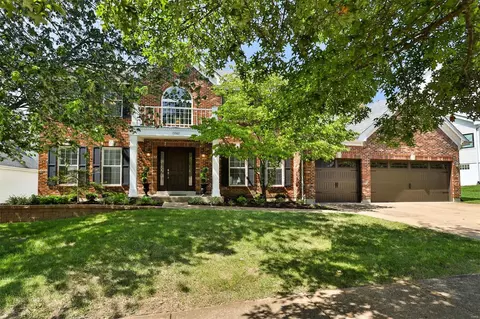 15560 Meadowbrook Circle Ln, Chesterfield, MO 63017