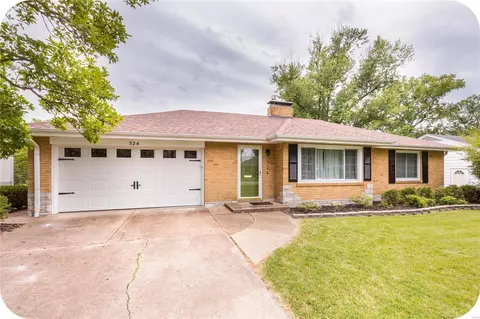 324 Honeysuckle Ln, Saint Louis, MO 63119