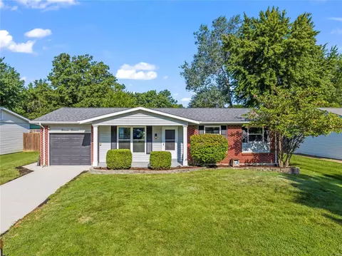 1111 Concord Dr, Saint Charles, MO 63303