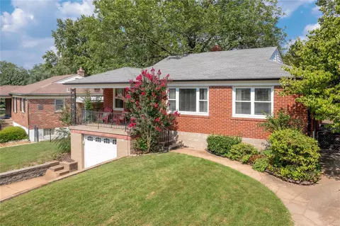 1532 Blue Bell Ln, Saint Louis, MO 63119