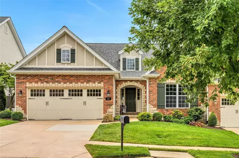 151 Kendall Bluff Ct, Chesterfield, MO 63017