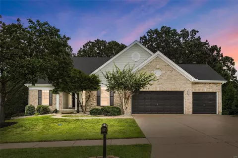 712 Summer Oak Dr, Ellisville, MO 63021