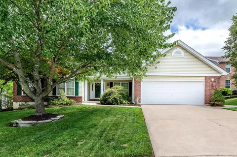 899 Home Park Dr, Saint Peters, MO 63376
