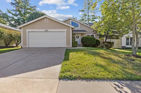 1600 Meadowside Dr, Saint Louis, MO 63146