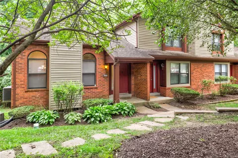 760 Timbervalley Ct #A, Chesterfield, MO 63017