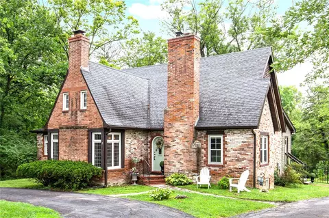 3 Clayton Ter, Frontenac, MO 63131