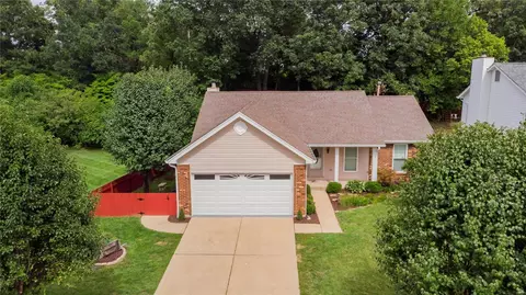 9738 Tesson Creek Estates Dr, Saint Louis, MO 63123