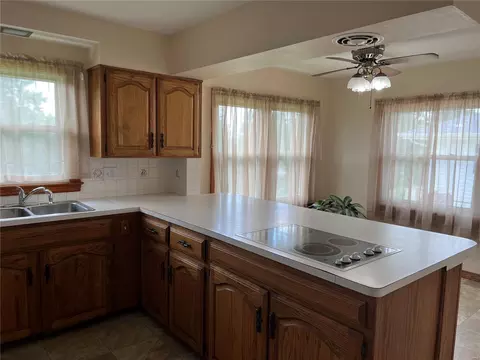 21 Wayne St, Saint Charles, MO 63301 photo 4