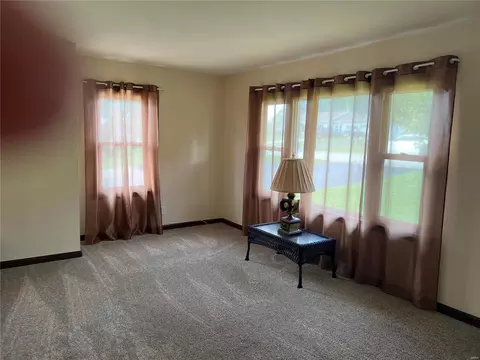 21 Wayne St, Saint Charles, MO 63301 photo 5