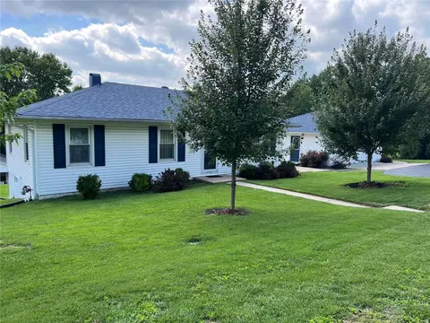 21 Wayne St, Saint Charles, MO 63301 photo 2