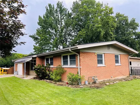 1960 S New Florissant Rd, Florissant, MO 63031