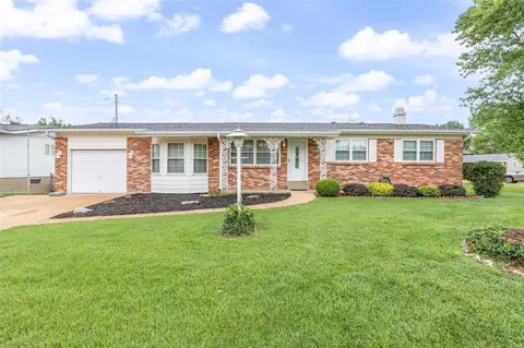 9511 Antigo Dr, Saint Louis, MO 63123