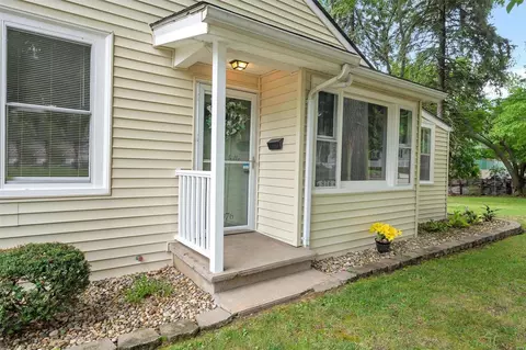 976 N Lafayette St, Florissant, MO 63031