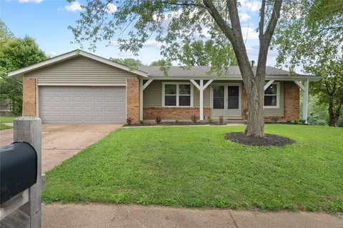 400 Quentin Dr, Saint Charles, MO 63301