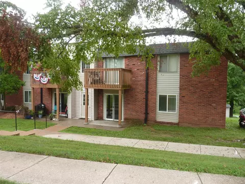 5755 Westphalia Ln #A, Saint Louis, MO 63129