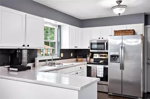 905 Silverstone Dr, Saint Charles, MO 63303 photo 8