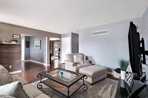 905 Silverstone Dr, Saint Charles, MO 63303 photo 4