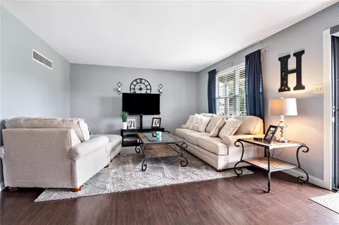 905 Silverstone Dr, Saint Charles, MO 63303 photo 3