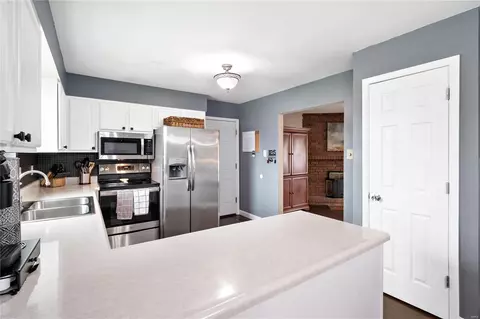 905 Silverstone Dr, Saint Charles, MO 63303 photo 7