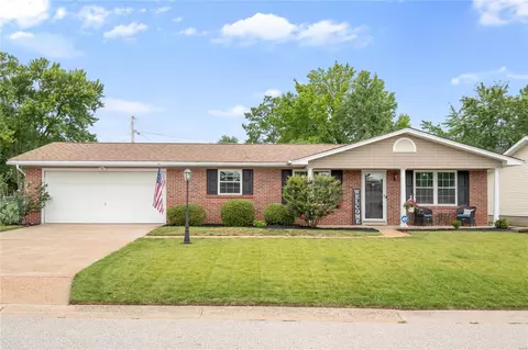 905 Silverstone Dr, Saint Charles, MO 63303