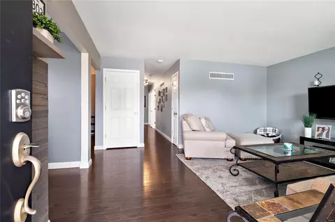 905 Silverstone Dr, Saint Charles, MO 63303 photo 5