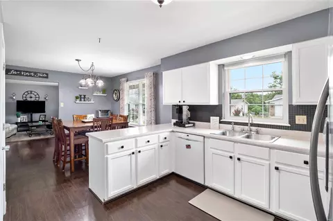905 Silverstone Dr, Saint Charles, MO 63303 photo 6