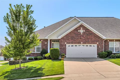 180 Bear Creek Dr, Wentzville, MO 63385