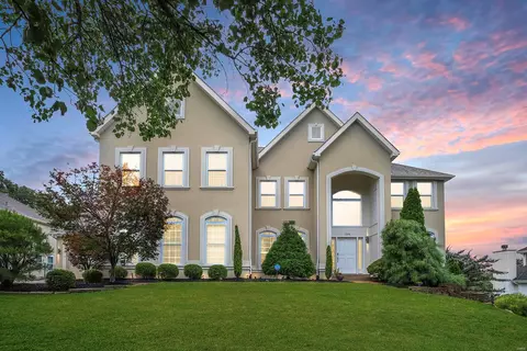 1290 Polo Lake Dr, Ellisville, MO 63021