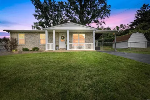 1545 Ville Martha Ln, Hazelwood, MO 63042