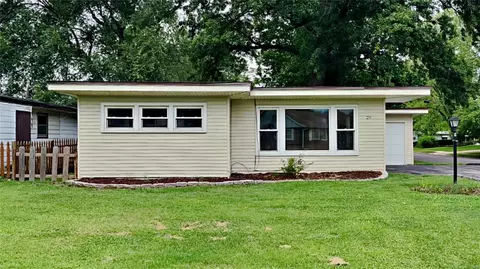 29 Marquette Dr, Florissant, MO 63031