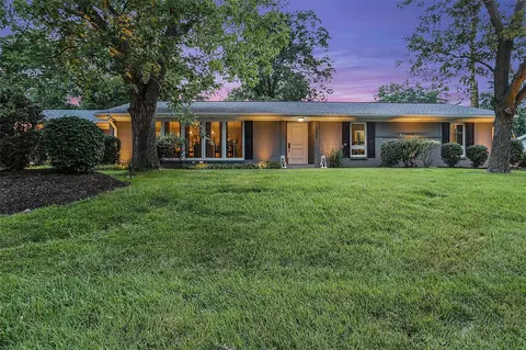 1433 N Woodlawn Ave, Saint Louis, MO 63122