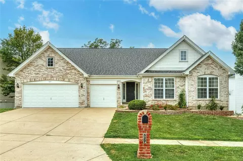 527 Meramec View Dr, Eureka, MO 63025