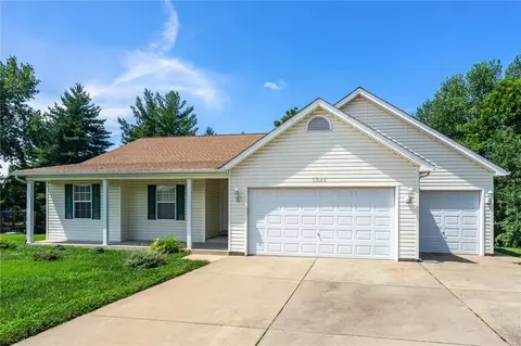 5325 Dunn Ridge Ct, Hazelwood, MO 63042