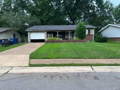11043 Landseer Dr, Saint Louis, MO 63136