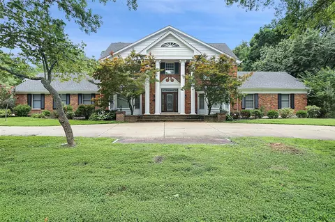 14006 Montrachet Ln, Chesterfield, MO 63017