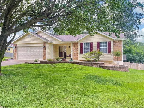 1038 Harvest Home Cir, Saint Charles, MO 63304
