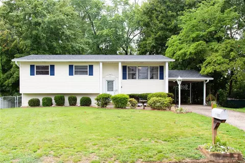 11908 Flushing Dr, Maryland Heights, MO 63043