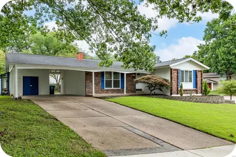 2415 Wescreek Dr, Maryland Heights, MO 63043