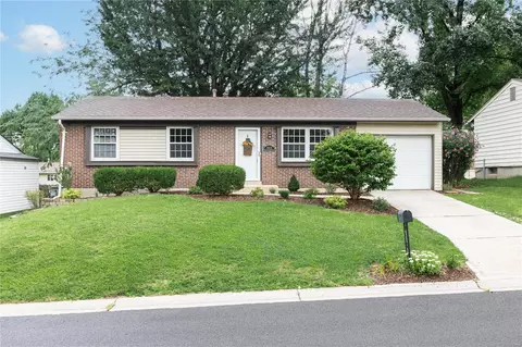 2845 Essex St, Saint Charles, MO 63301