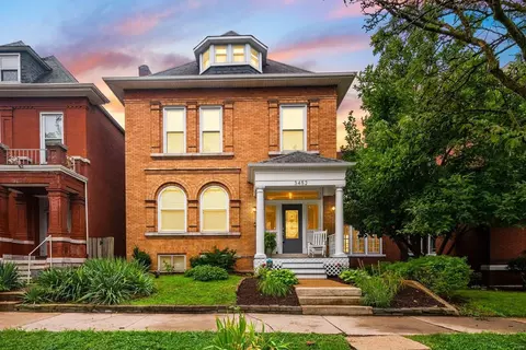 3452 Sidney St, Saint Louis, MO 63104
