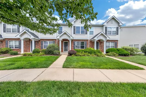 421 Wild Oak Dr, O'fallon, MO 63368 photo 2