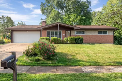 9210 Ewers Dr, Crestwood, MO 63126