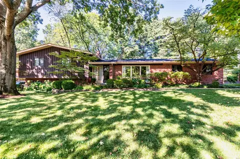 1449 Reauville Dr, Saint Louis, MO 63122