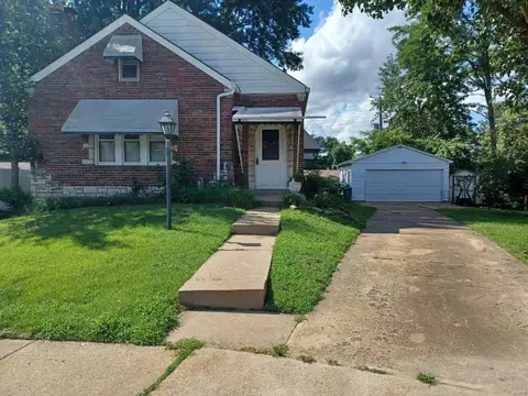 605 Boenecke Ct, Saint Louis, MO 63125