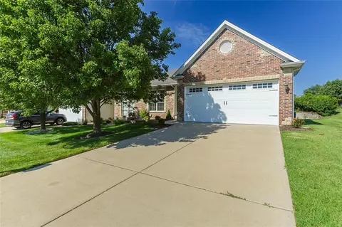 301 Gullane Dr, Saint Charles, MO 63301